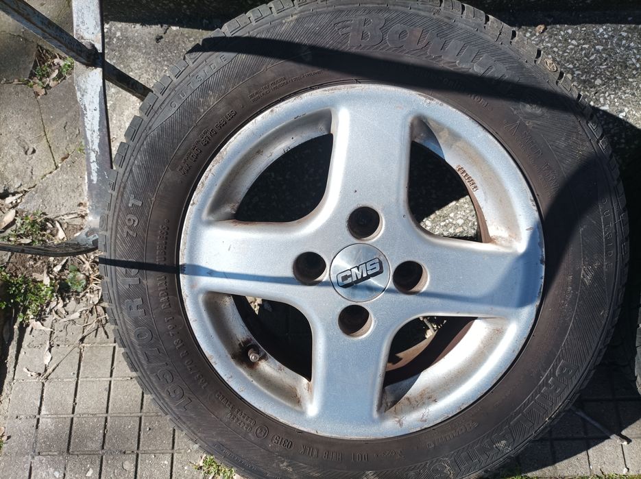 Продавам 4 броя гуми с джанти