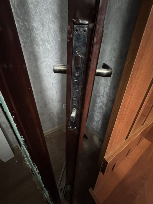 Продается входная дверь