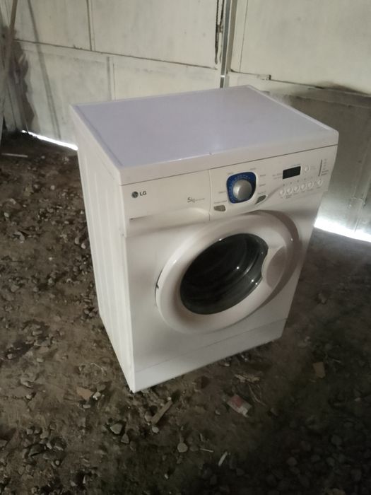 Продам стиралку есть мелкая неисправность