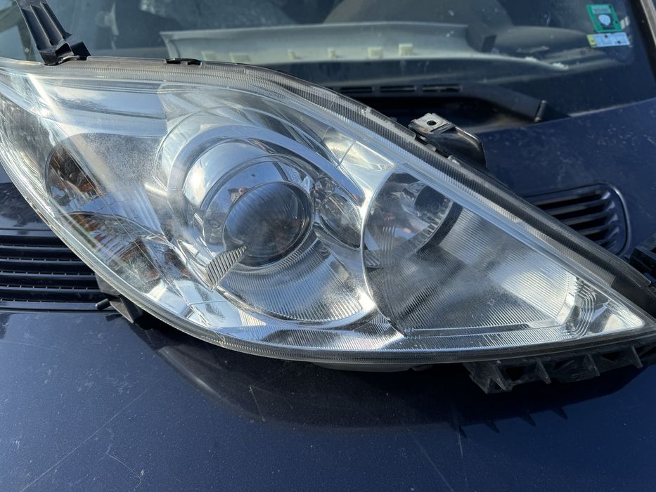 Десен фар ксенон за Мазда5