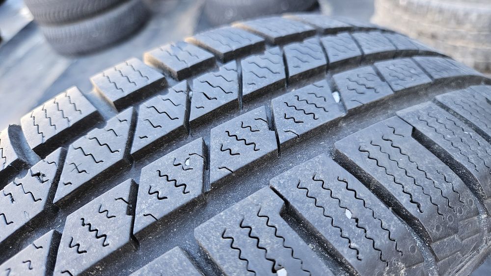 2бр гуми 175 65 15 континентал дот 22