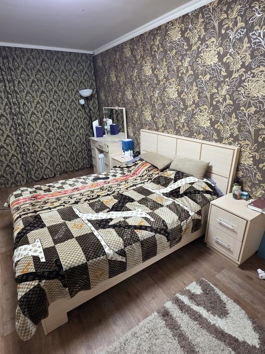 Продам спальный гарнитур.
