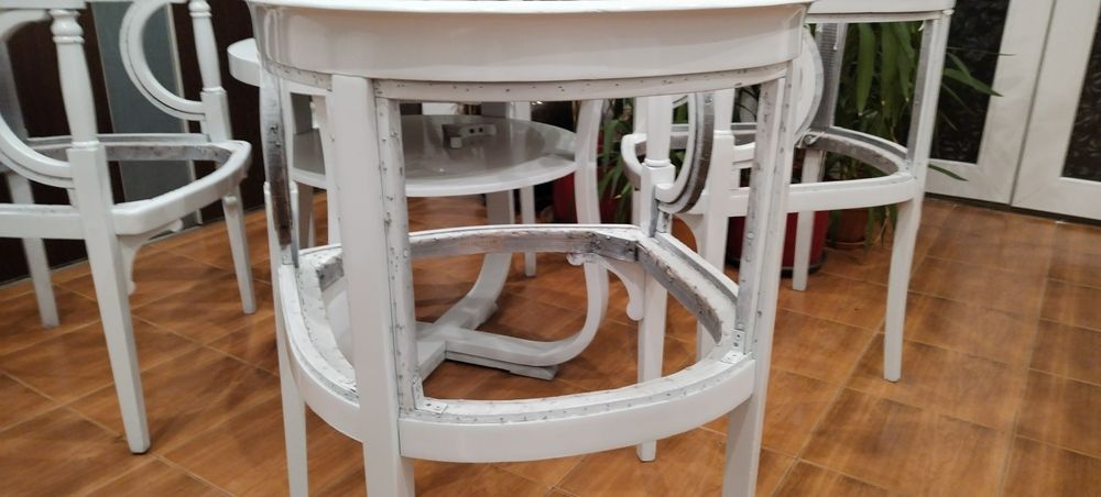 Mobilier stil  partial restaurat  culoare alba