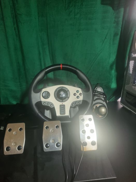 Vând  volan de gaming