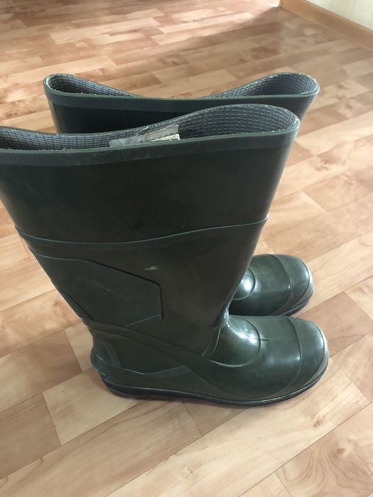 Продам рабочие резиновые сапоги