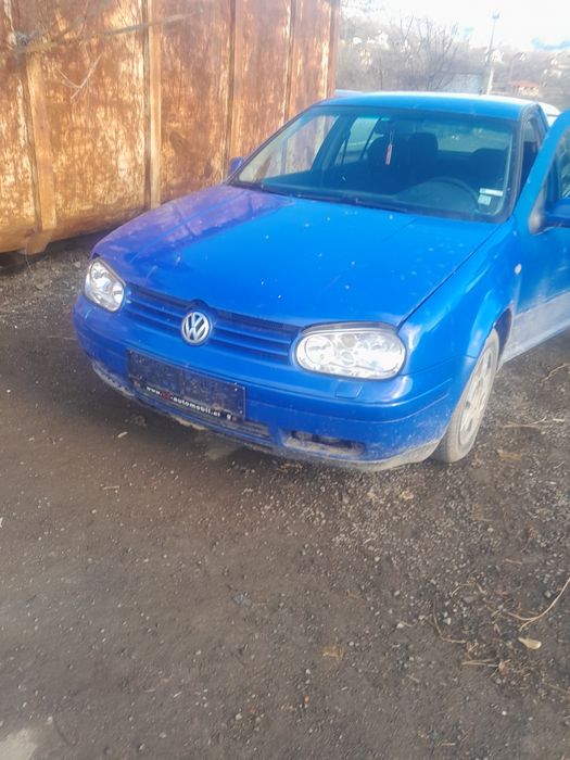 Продавам фолксфаген голф на части