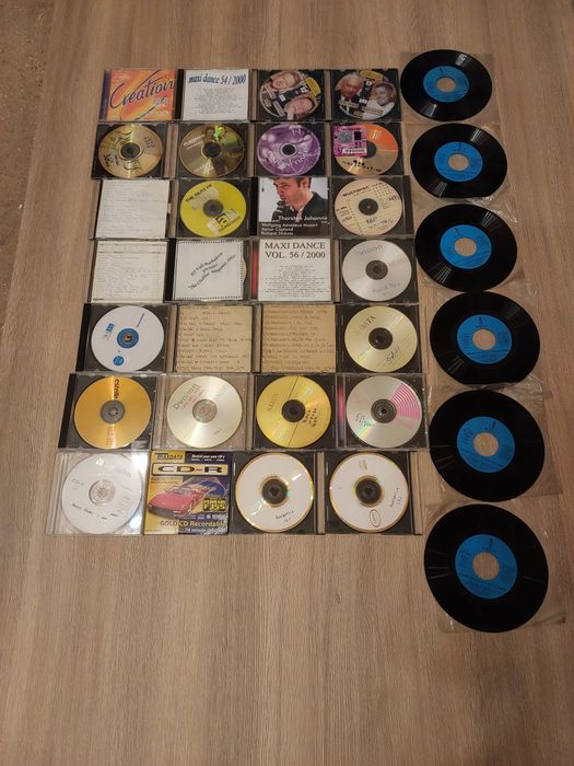 70 lei toate. 28 Cd-uri muzică, filme, 6 viniluri la grămadă.