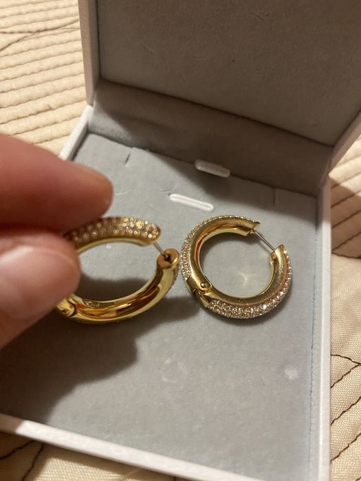 cercei  swarovski   dextera  stare foarte buna