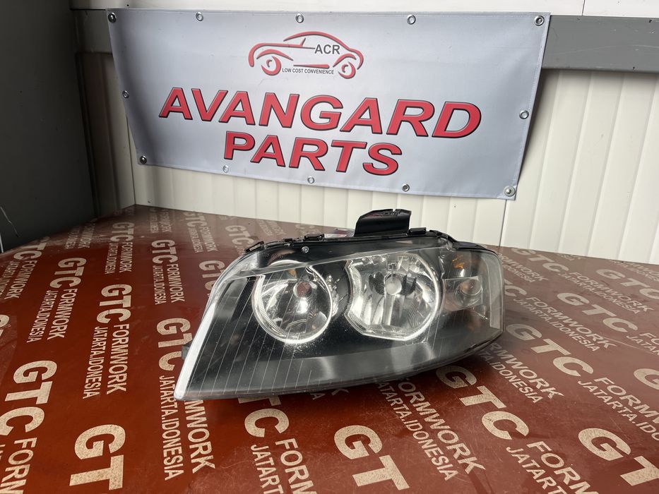 Ляв и десен фар Audi A3 8P (2003-2013)