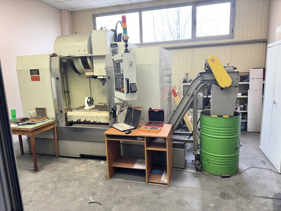 CNC машинен център FIRST MCV1000