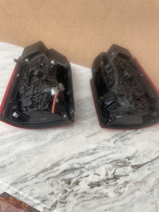 Lampa Tripla stop spate Stinga Dreapta VW Transporter T6 Hella 400 lei