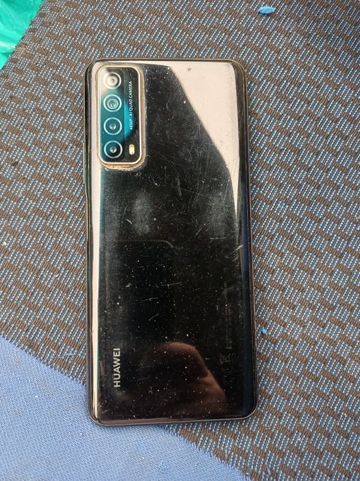 Huawei p smart 2021 cu display spart. Nu stiu amanunte. Pentru piese