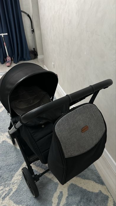 Коляска New Lux практичная