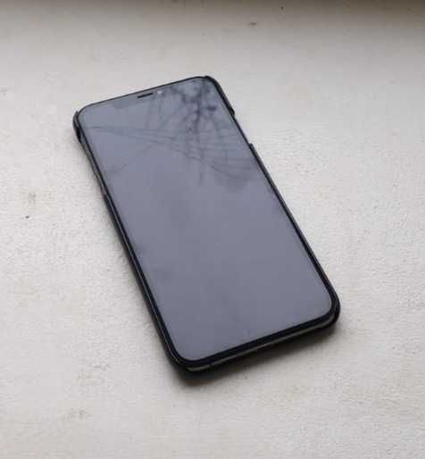 Vand iPhone X pentru piese