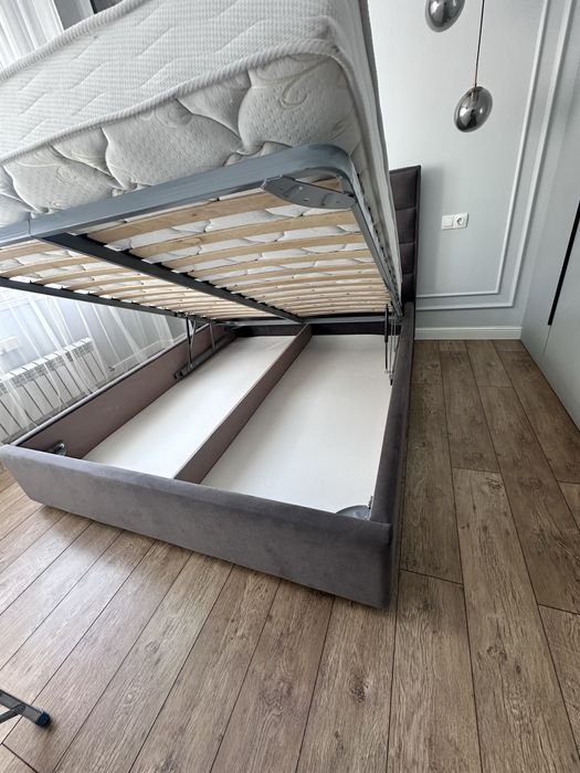 Кровать queen size с аскона матрацом