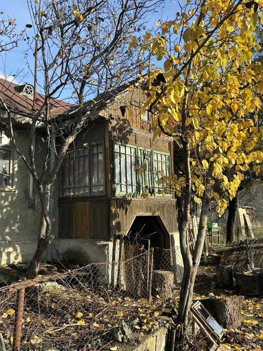 Casă de vanzare la 45 min de Bucuresti - Refugiu în inima viilor