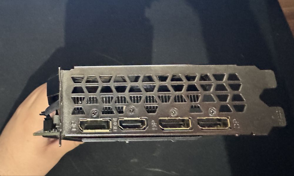 Placa video GTX 1660 SUPER + cutia originala (rezervat)