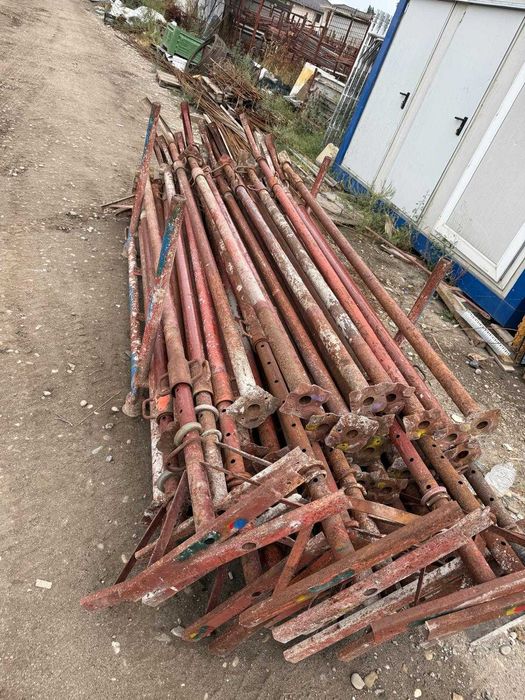 Vând popi metalici și schelă