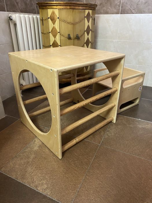 Детский стол и стул из дерева. Отвечаю в телеграмме.