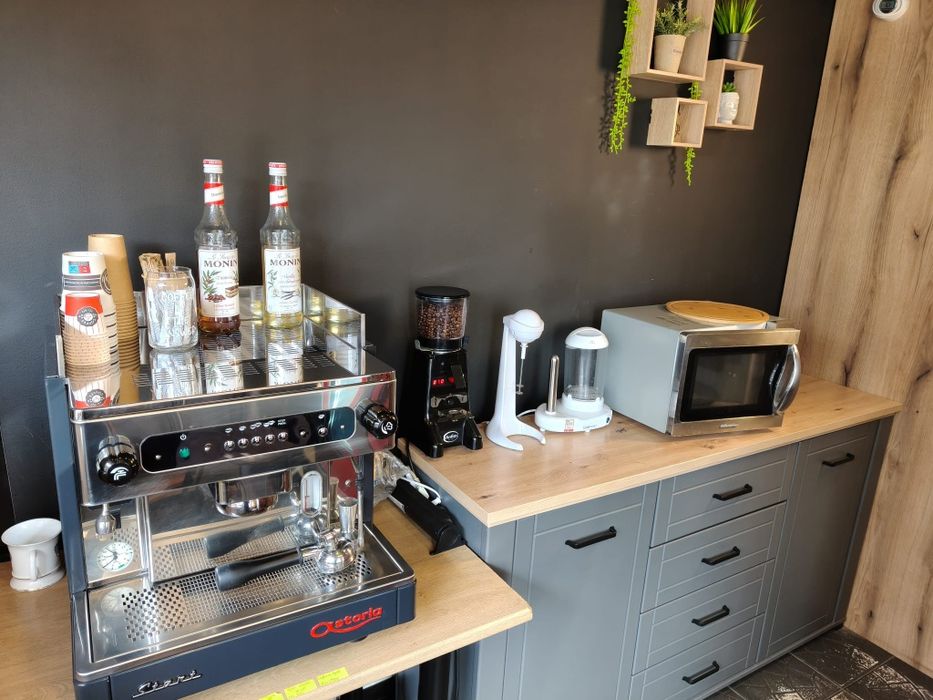 Închiriez Cafenea , Fast Food, afacere la cheie,  spatiu comercial