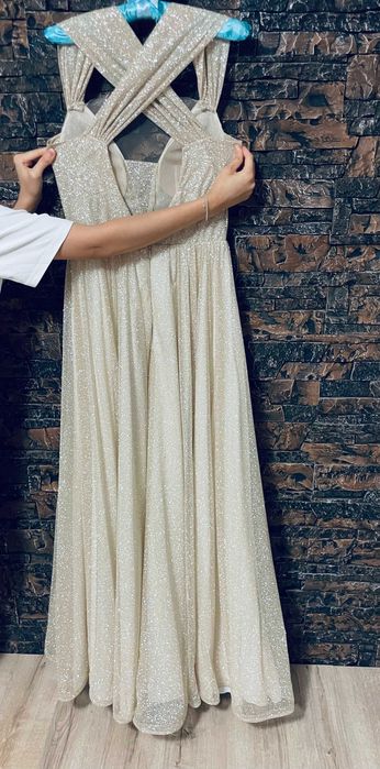 Rochie Crem cu Sclipici Lungă Elegantă pentru nunta