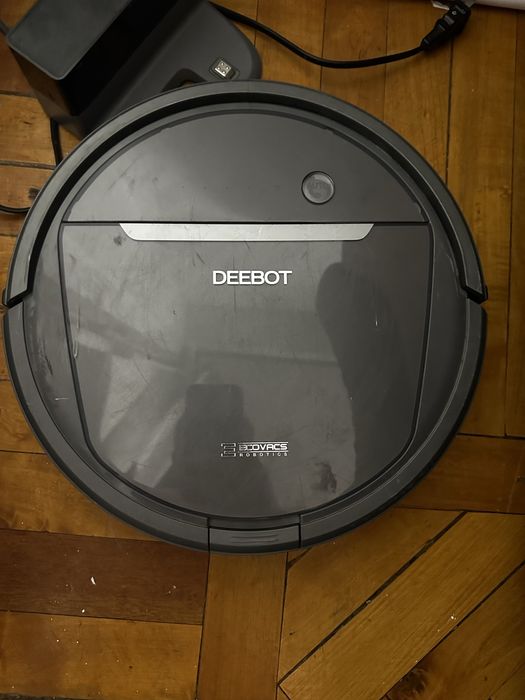 Робот пылесос Deebot.