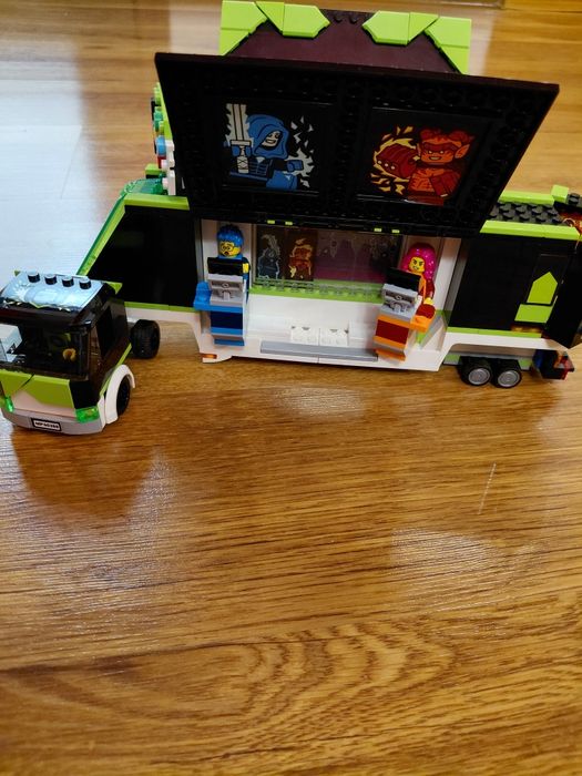 LEGO City 60388 - Камион за игрален турнир