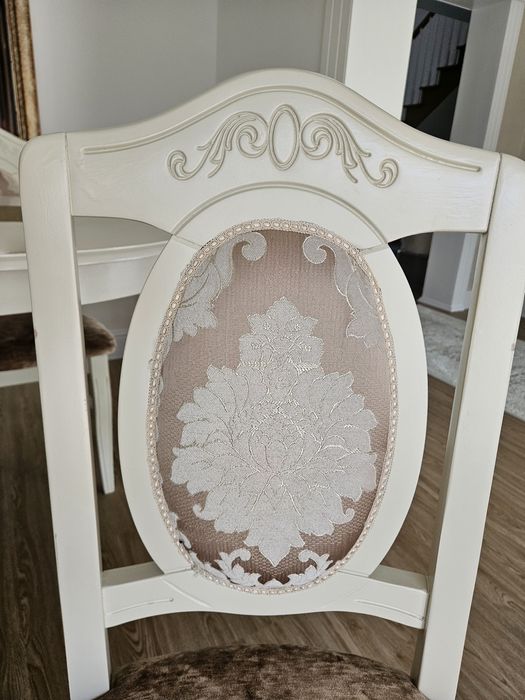 Scaun tapițat alb- cappuccino + masă extensibilă