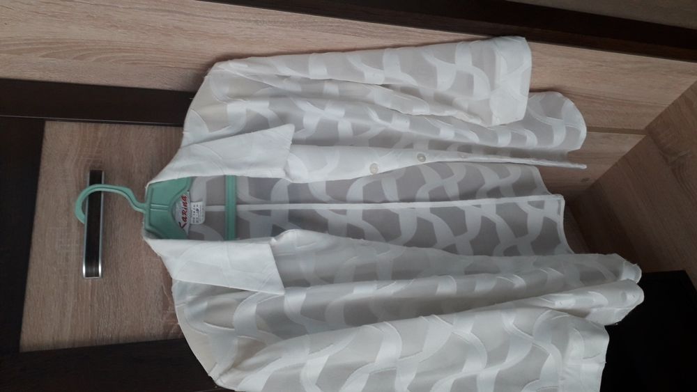 Костюм и ризи и пола