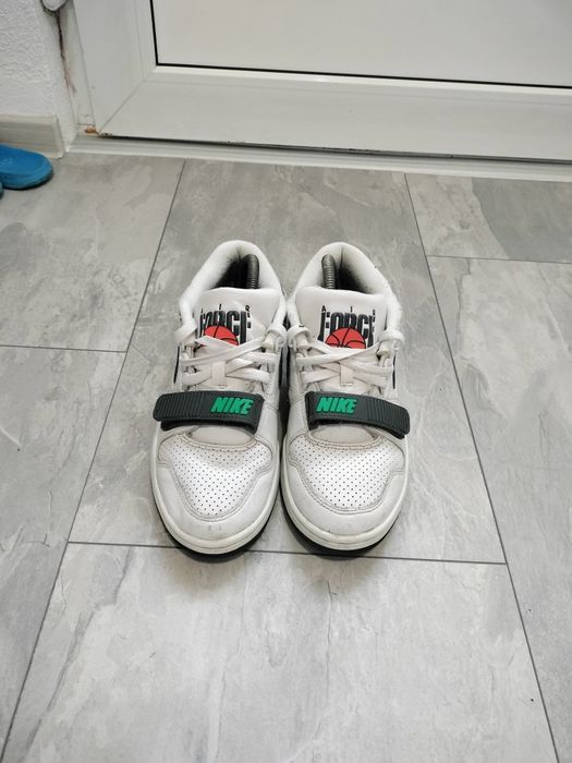 Vând adidași Nike Air Alpha force