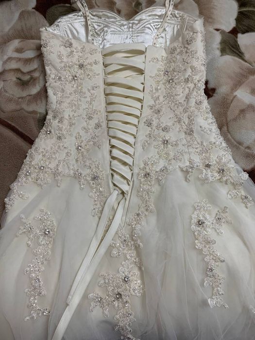 Сватбена рокля е много красива