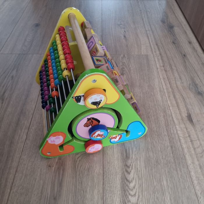 Vand centru de activitati din lemn 5 in 1  si covor de joaca