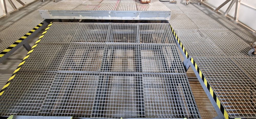 Grătare zincate metalice diferite, gratare spălătorii, gratare podea