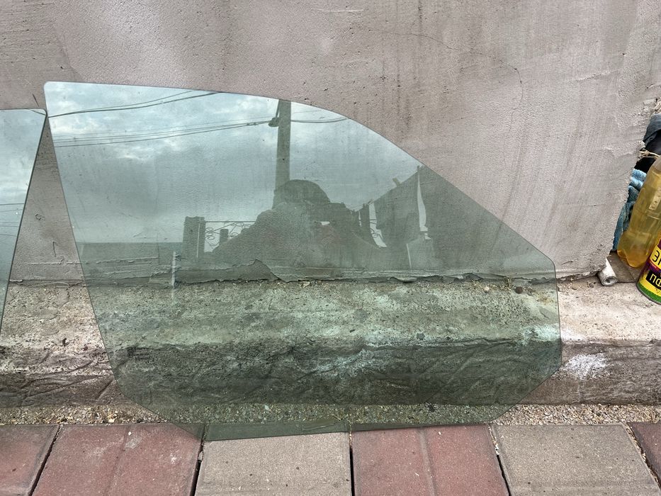 Продаю стекло автомобильное