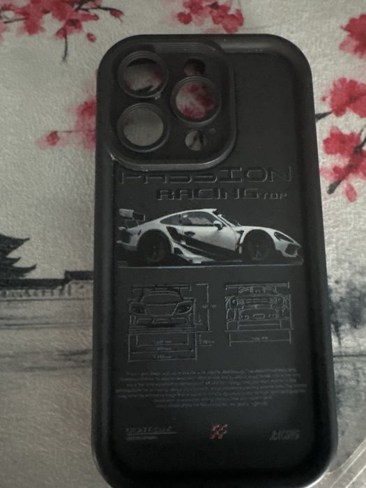 Продавам два калъфа за телефон iphone 14pro