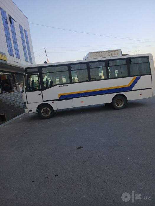 Avtobus Isuzu Np21 sotiladi 2007 tasolda mator zadnimos zoʻr