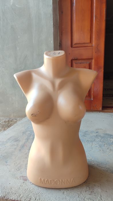 Ayollar maniki sotiladi