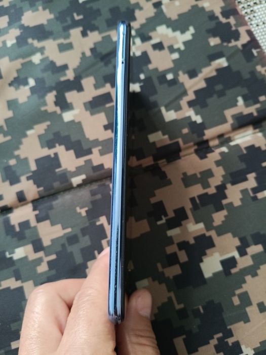 Смартфон Виво В21е