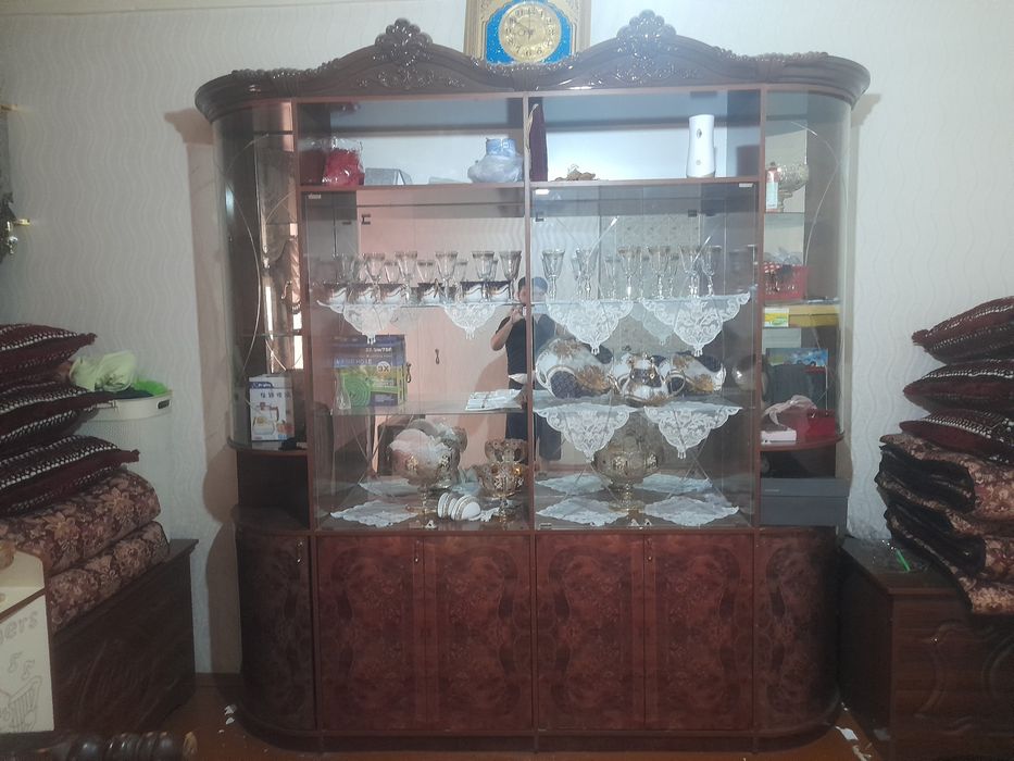 Mebel stenka xolati yaxshi