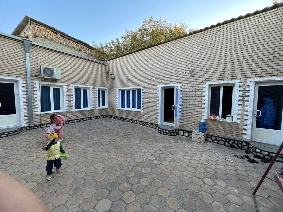 Ховли сотилади АРК томонда