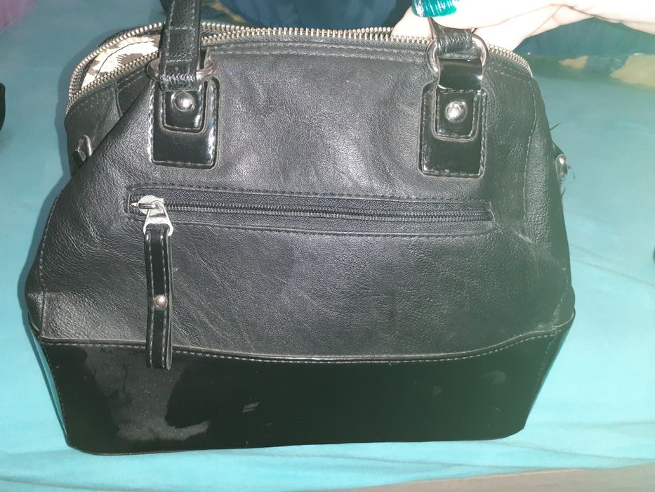 Малка черна кожена чанта