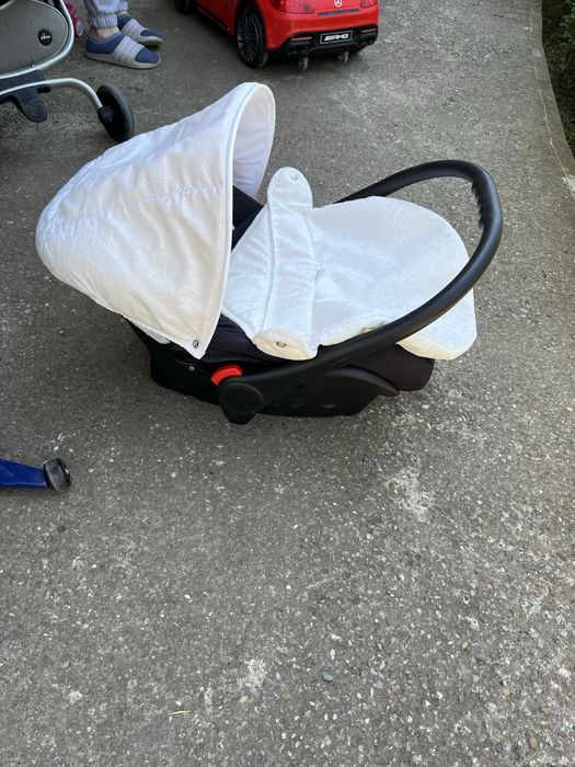 Кош за новородено за кола