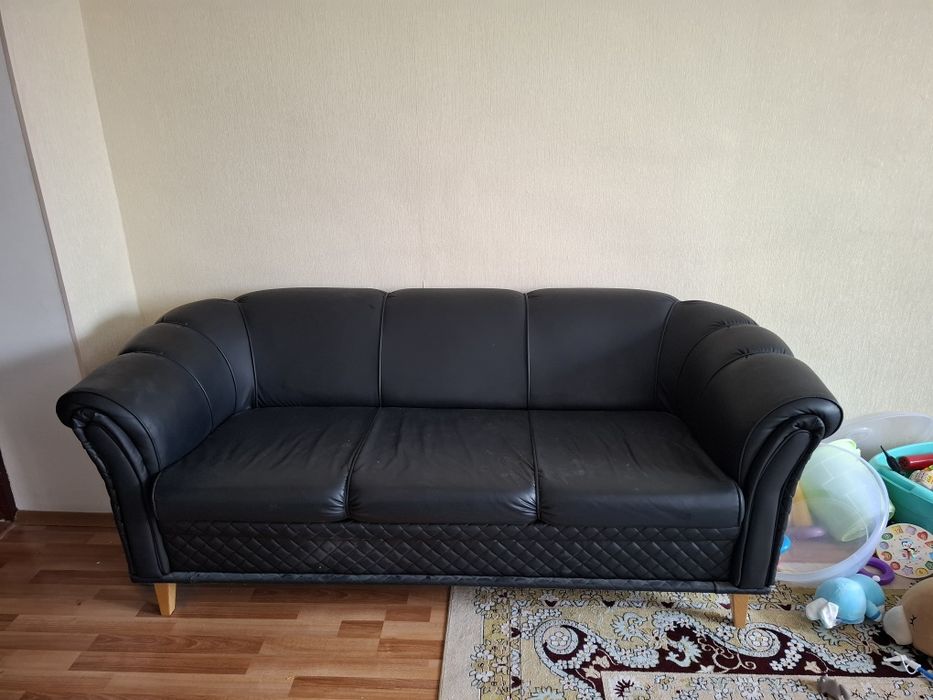 Продам кожанный диван