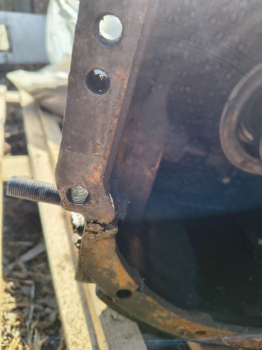 Vând cutie de viteze cu 3 reductoare pentru tractor fiat cu motor ARO.