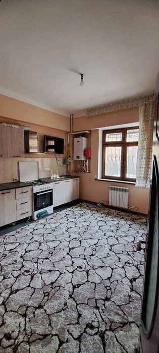 Нурафшон Новостройка 
2 хона
1 этаж
5 этажом дом
74 кв.м