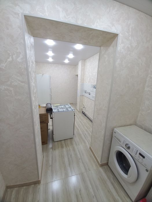 Поклейка обоев любой сложности.