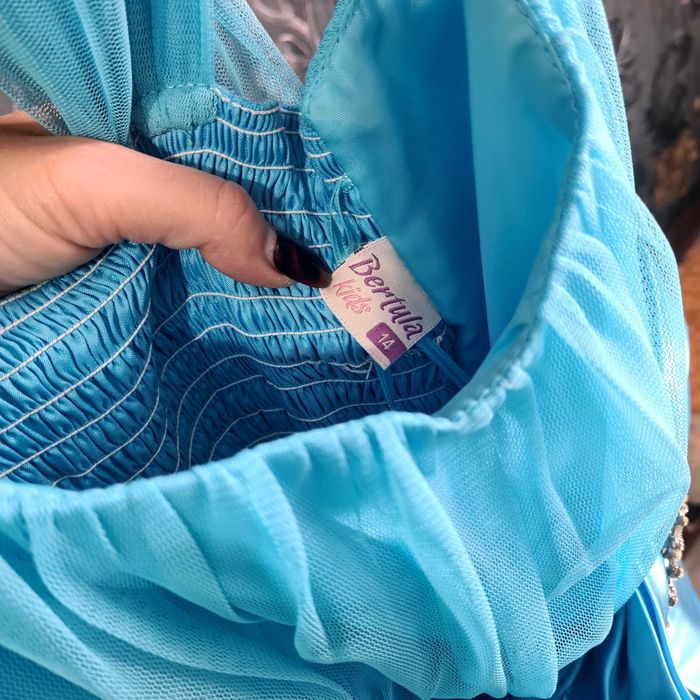 Продам платье на девочку 14-15 лет