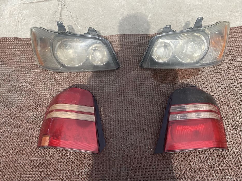 Продам фары на тойоту хайланден 1 поколение