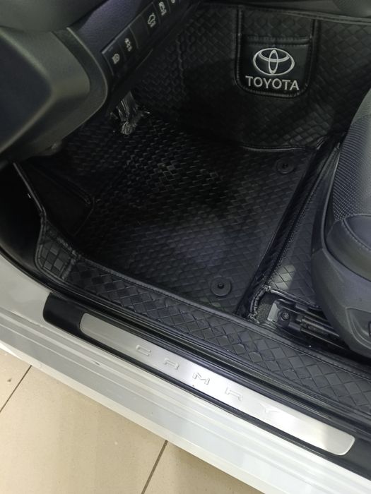 Продаю,полики 10  D  на камри 75