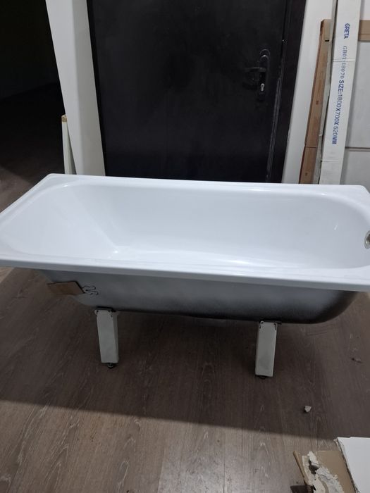 Продаётся ванна новый